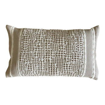 Kissenhülle Jacquard 3D Waffelmuster in Taupe-Beige, rechteckig 30 x 50 cm, mit elegantem Texturdesign und technischer Bordüre.