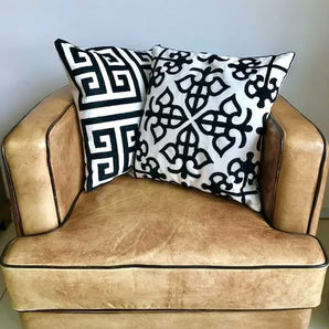 Kissenhülle Bramegg offwhite - Stickerei schwarz - 45 x 45 cm