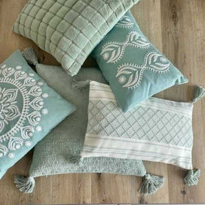 Kissenhülle Boho Style mintgrün offwhite mit Quasten 30 x 50 cm