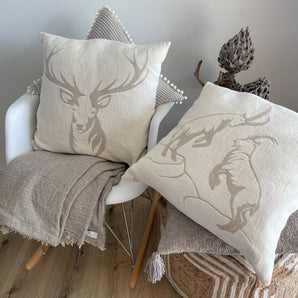 Kissenhülle Chenille offwhite - Hirsch taupe  - 49 x 49 cm